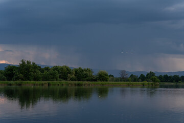 Goczałkowice Zdrój, widok na staw Maciek w majowe popołudnie.