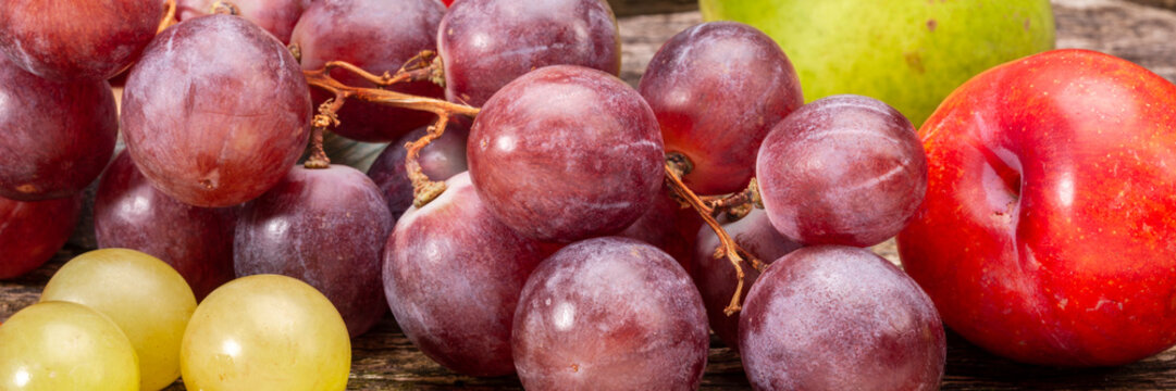 Frische Fr&uuml;chte und vitaminreiches Obst