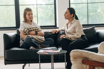 Fototapeta premium Talking about problems. Girl at a psychologist's appointment