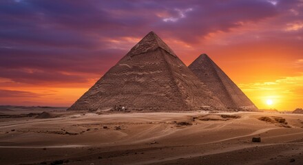 Photo Ancient Pyramids Silhouetted At Sunset Over Desert Landscape In Egypt
