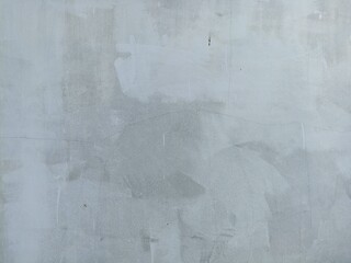 Naklejka premium Light Gray Concrete Wall Texture with Natural Cracks and Brush Patterns. Light gray concrete wall with visible cracks and brush marks, perfect for backgrounds, textures, or industrial-themed design