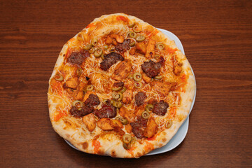 Curry pizza with meat and olives