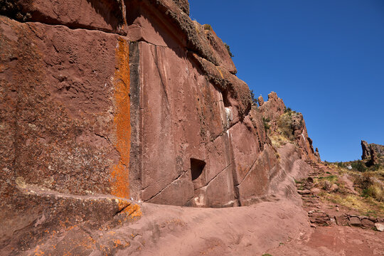 Aramu Muru, also known as the "Gate of the Gods," is a mysterious archaeological site located near the city of Puno in southeastern Peru.