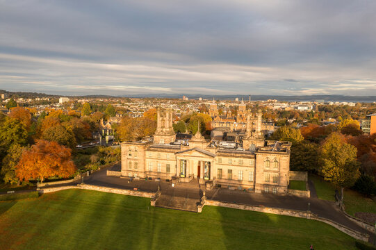 Naklejki Aerial view of dean art gallery surrounded by beautiful autumn trees and cityscape, Ravelston, Edinburgh, Midlothian, Scotland.