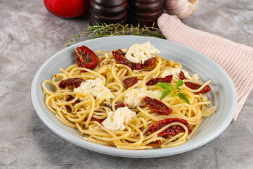 Italian spaghetti with stracciatella and tomato
