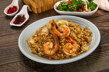 Vietnamese fried rice with prawn and squid Kom Ran