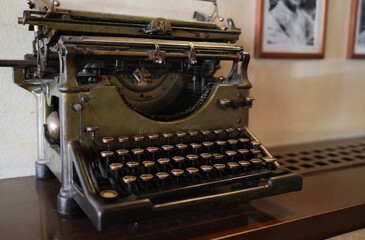 Antique typewriter: a glimpse into the past a relic of bygone eras