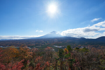 山梨県　紅葉台からの紅葉と富士山
