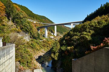 埼玉県秩父　滝沢ダム天端からの雷電廿六木橋
