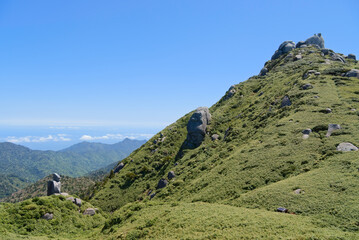 屋久島の、げんこつ岩と翁岳