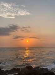Fototapeta premium Serene Sunset Golden Hour Ocean Landscape Photography