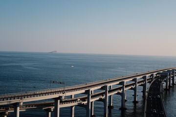 Obraz premium Breathtaking Bird’s-Eye View of Sea Bridge