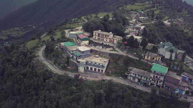 Lohajung is a small hamlet located in the Chamoli district of Uttarakhand. It is known as the base camp for several popular treks, including Brahmatal, Ronti Saddle, Ali Bedni Bugyal, Roopkund Trek.