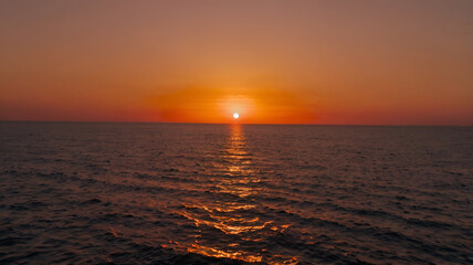 Obraz premium Sunset color gradient from orange to deep red