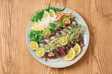 薬味たっぷりの鰹のたたき