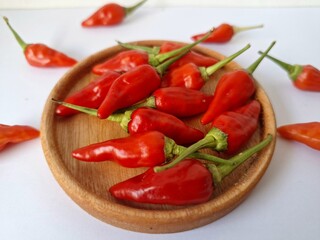 Red cayenne pepper. It is a type of chili that has a strong spicy taste and is often used in cooking and medicine. This chili is known for its slender shape, bright red color, high level of spiciness
