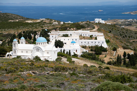 Panoramablick zum Kloster Agios Arsenios auf der Insel Paros; Griechenland