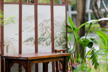 The Serene Beauty of Classical Screens and Wooden Tables