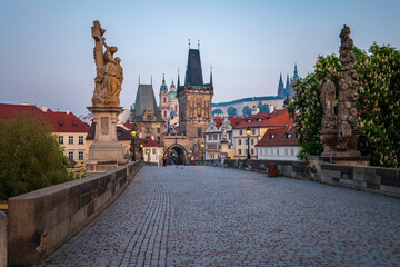 Obraz premium Prague, Czech Republic - 05.01.2025 - the old town city center of prague, charles bridge during sunrise