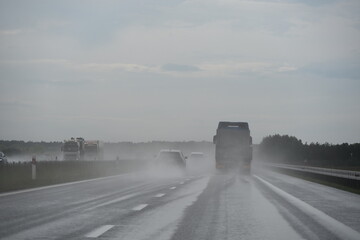 autostrada w deszczu po opadach © Miroslaw
