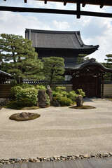 Fototapeta premium 大本山建仁寺 庭園大雄苑と法堂(京都市東山区)