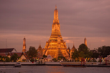 Fototapeta premium THAILAND BANGKOK CHAO PHRAYA WAT ARUN