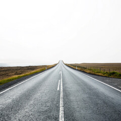 Obraz premium empty road in the desert