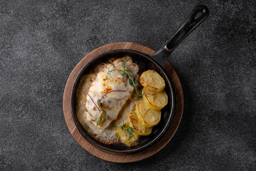Delight in a culinary experience featuring beautifully presented gastronomic dishes and refreshing beverages. The warmth of the restaurant embraces food lovers during an elegant dining occasion
