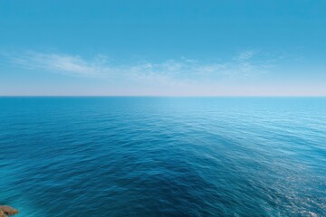 Obraz premium Serene Ocean Vista: Tranquil Blue Waters Under a Clear Sky