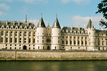 Fototapeta premium La Conciergerie de Paris and the River Seine.