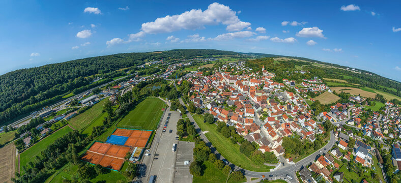 Die kleine Stadt Greding im Naturpark Altm&uuml;hltal in Mittelfranken von oben