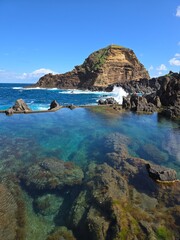 Obraz premium The serene volcanic pools of Porto Moniz, Madeira, merge raw geology with peaceful coastal scenery. A natural marvel framed by the Atlantic Ocean.