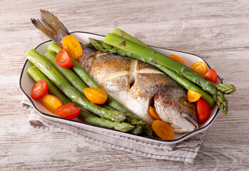 dourada fish with asparagus and tomato