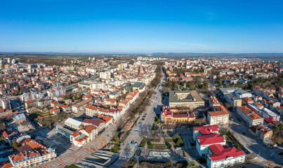 Obraz premium Panorama of the Bulgarian city of Shumen from a drone view