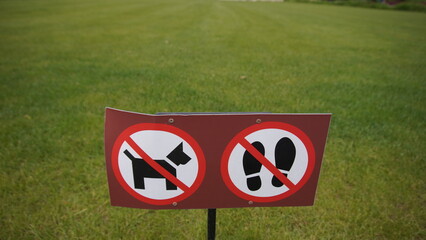no dogs allowed, no walking sign on the grass