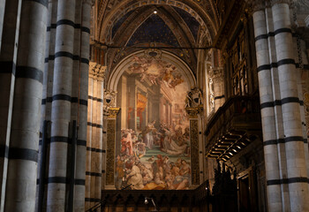 Obraz premium The interior of the Siena Cathedral (Duomo di Siena), Italy.
