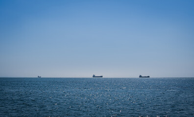 Obraz premium industrial tanker ships. sailing on the high seas.