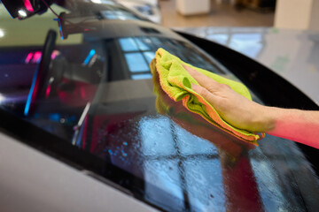 Thoroughly Cleaning Your Cars Windshield Using a Microfiber Cloth for Best Results