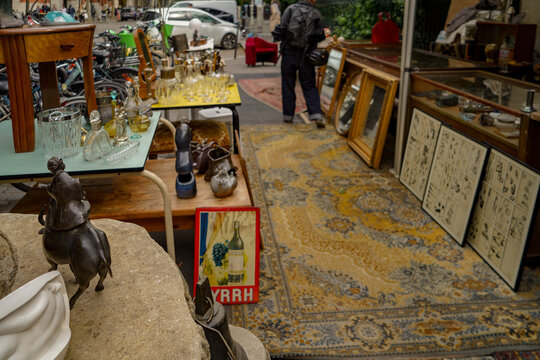 flea market in paris , Le Marais district