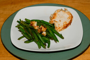 Sautéed green beans with chicken and shimp