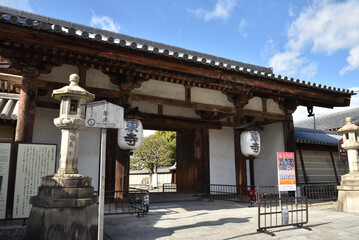 総本山東寺　慶賀門【重要文化財】