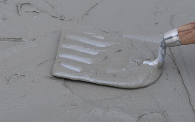 Sprzęt budowlany do wygładzania zaprawy murarskiej, budowlanka betonowe posadzki,  © Paweł Kacperek