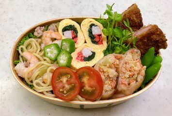 A traditional Korean dosirak, beautifully arranged with rice, assorted banchan, and savory proteins. Balanced and visually inviting, it’s a portable meal packed with vibrant flavors.