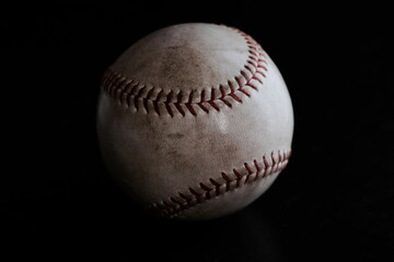 硬式野球ボールイメージ（黒背景）４