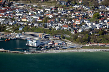 Sassnitz mit Stadthafen, Insel Ruegen, Mecklenburg-Vorpommern, Deutschland, Luftbild aus Kleinflugzeug
