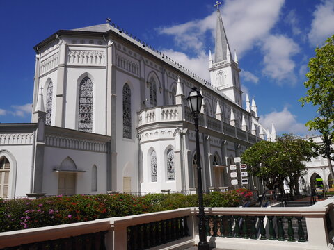 Thankful I had that sunny walk in Singapore&rsquo;s Praise Square, before the world closed down.