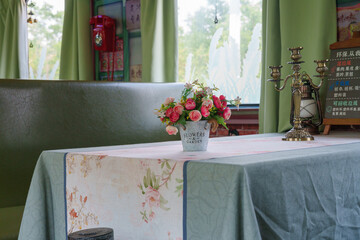 Floral decoration on the table in the train carriage