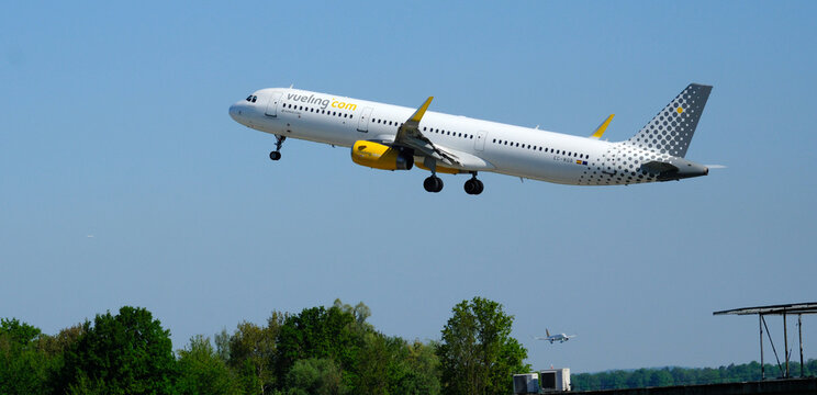 Vueling Airbus A321 231 taking off from Zurich Airport, ZRH, Zurich, Switzerland