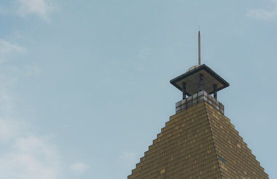 Pyramid roof structure