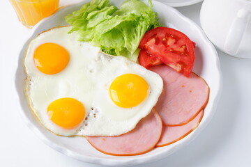 朝食イメージ　ハムエッグ